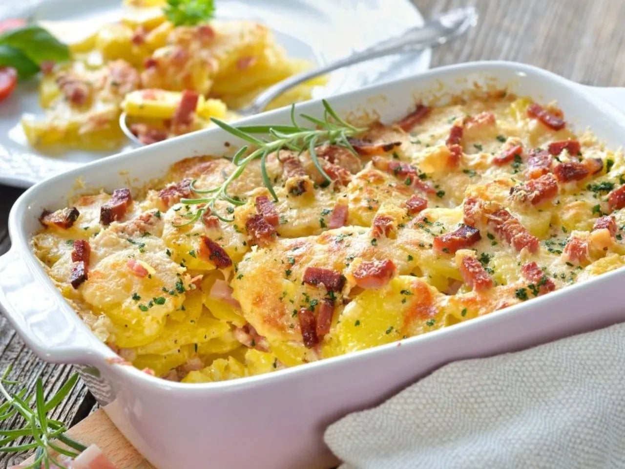 Papa gratín con jamón y tocino